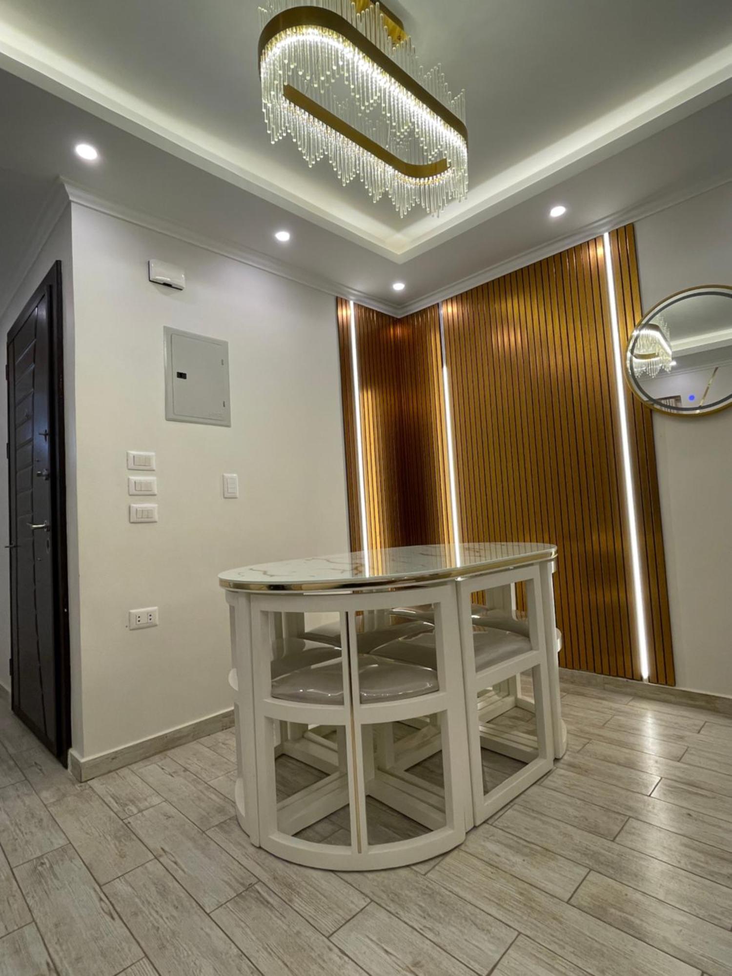 كمباوند جولدن جيتس المقطم Apartment Cairo